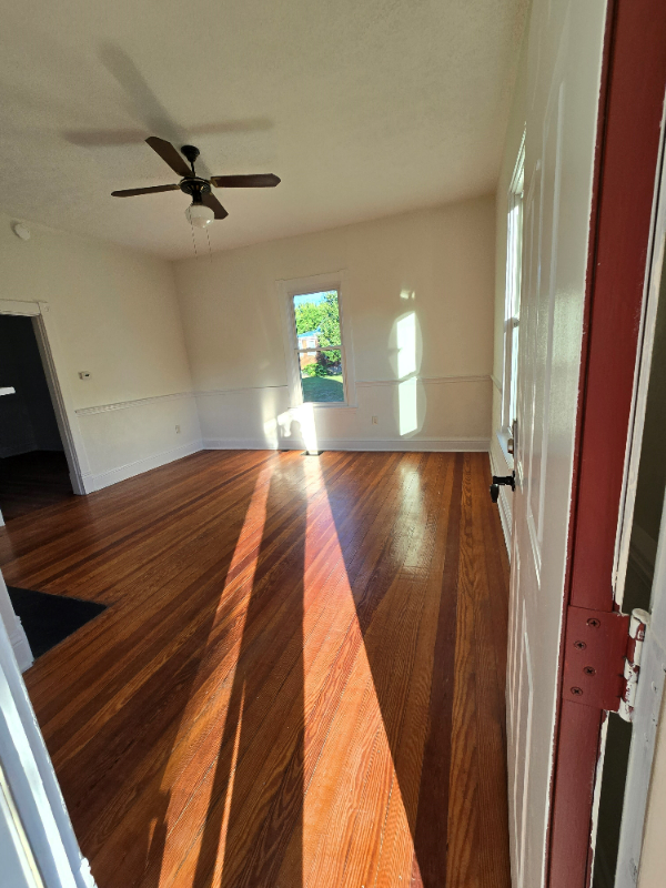 235 Mills Ave - Photo 3 of 20