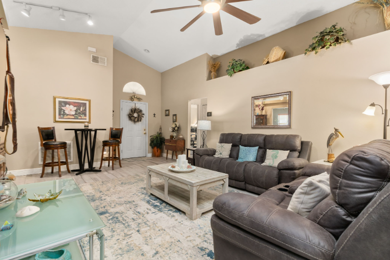 228 Strada Dr - Photo 3 of 20