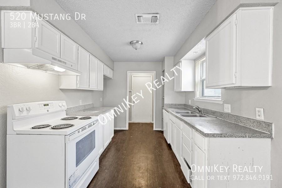 520 Mustang Dr - Photo 3 of 18