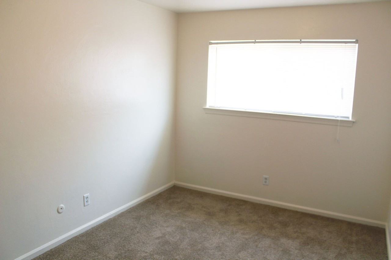 Hunters Point II - Photo 7 of 23