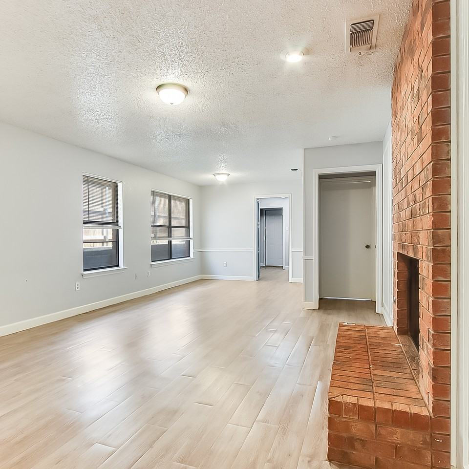 2404 Kingsford Court - Photo 2 of 19