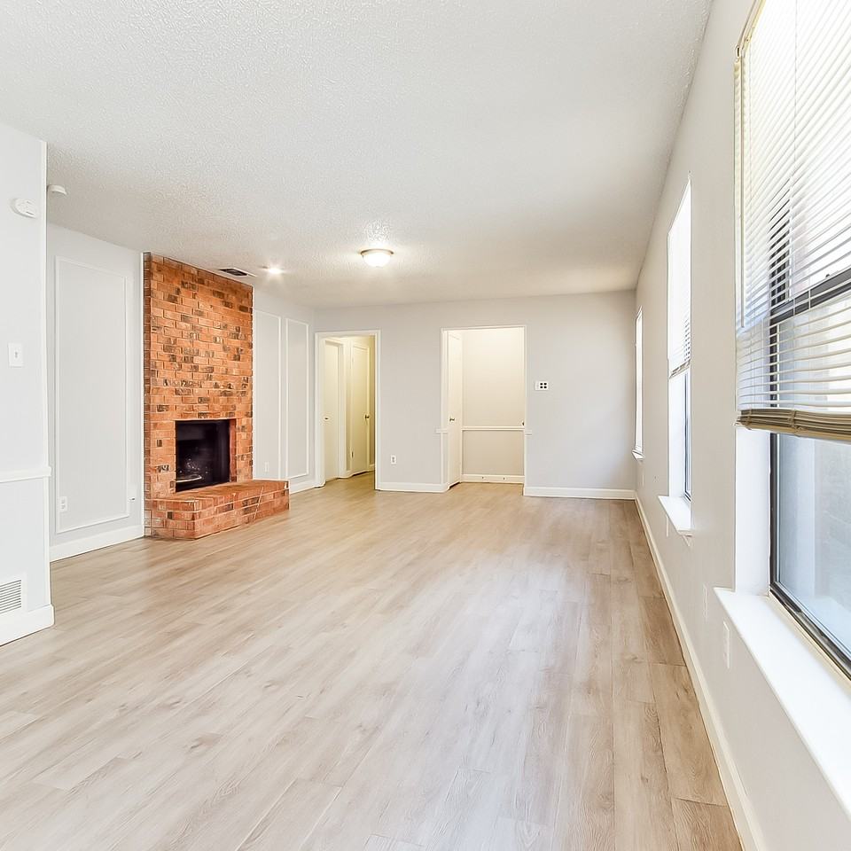 2404 Kingsford Court - Photo 3 of 19