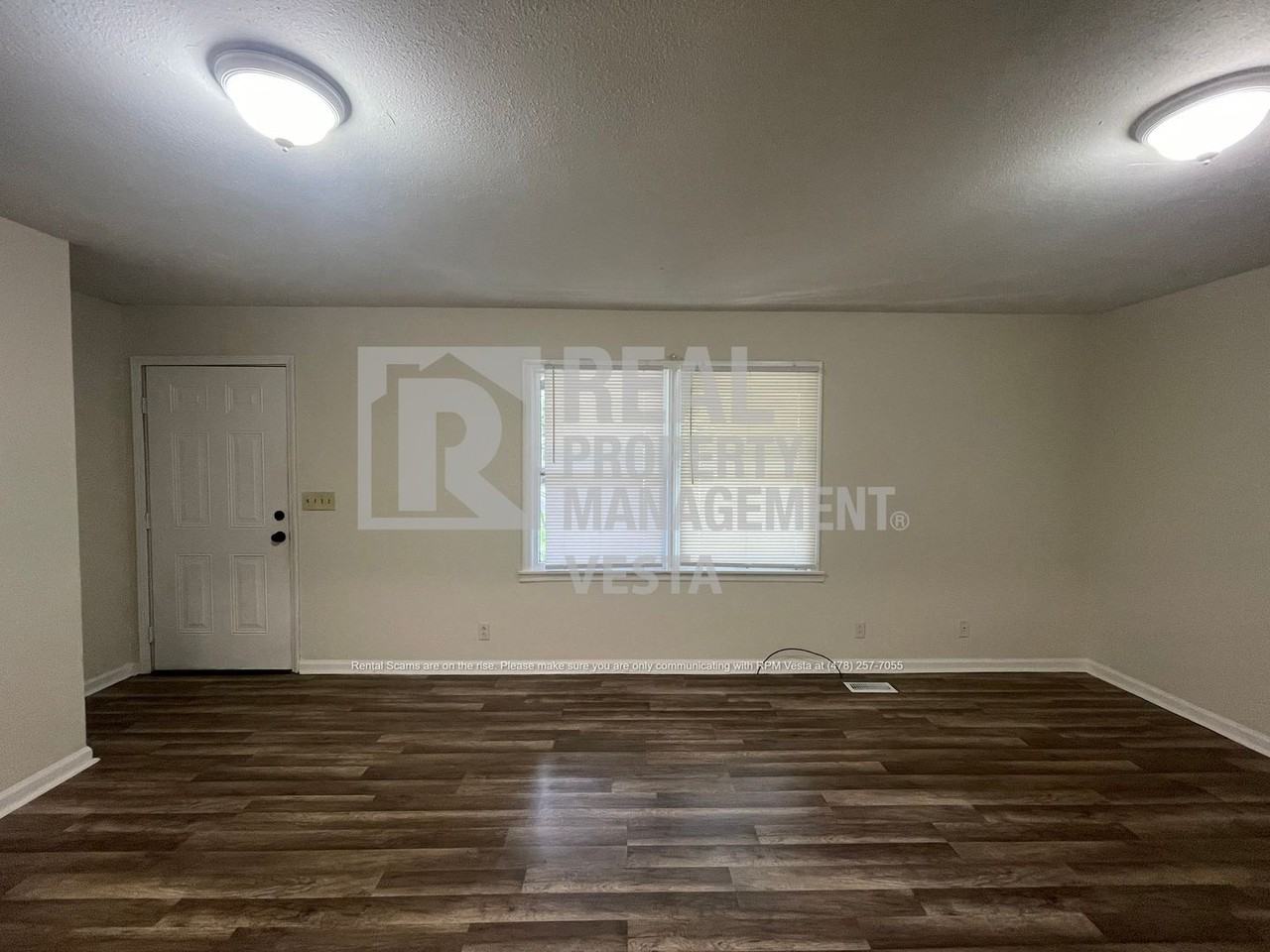 1112 Stone Mountain Cir - Photo 2 of 18