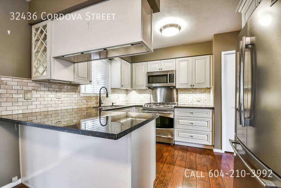 32436 Cordova Ave - Photo 2 of 18