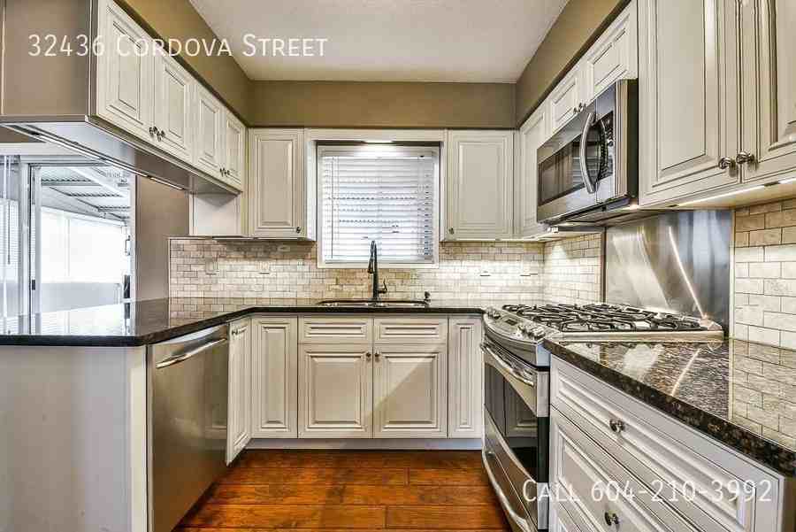 32436 Cordova Ave - Photo 3 of 18