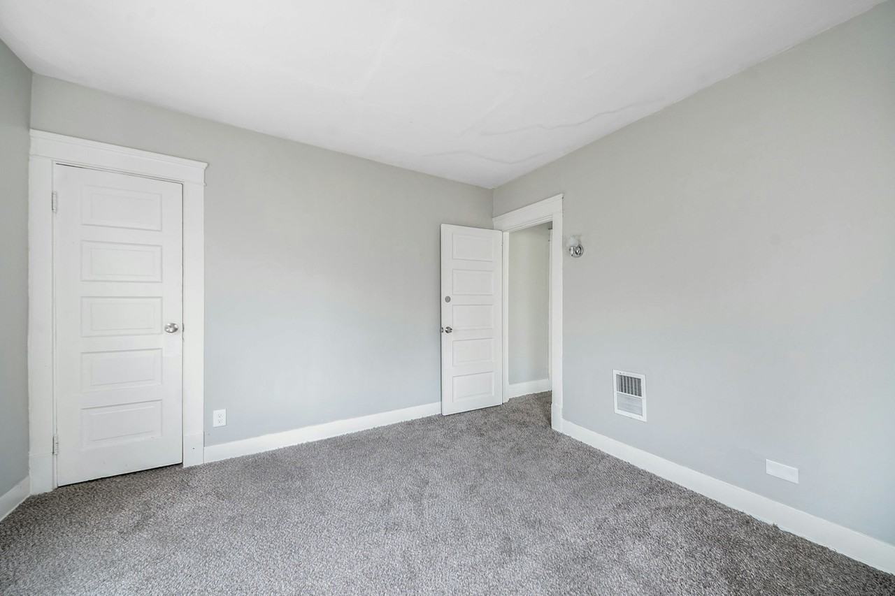 10516 Massie Avenue, Unit B - Photo 3 of 19