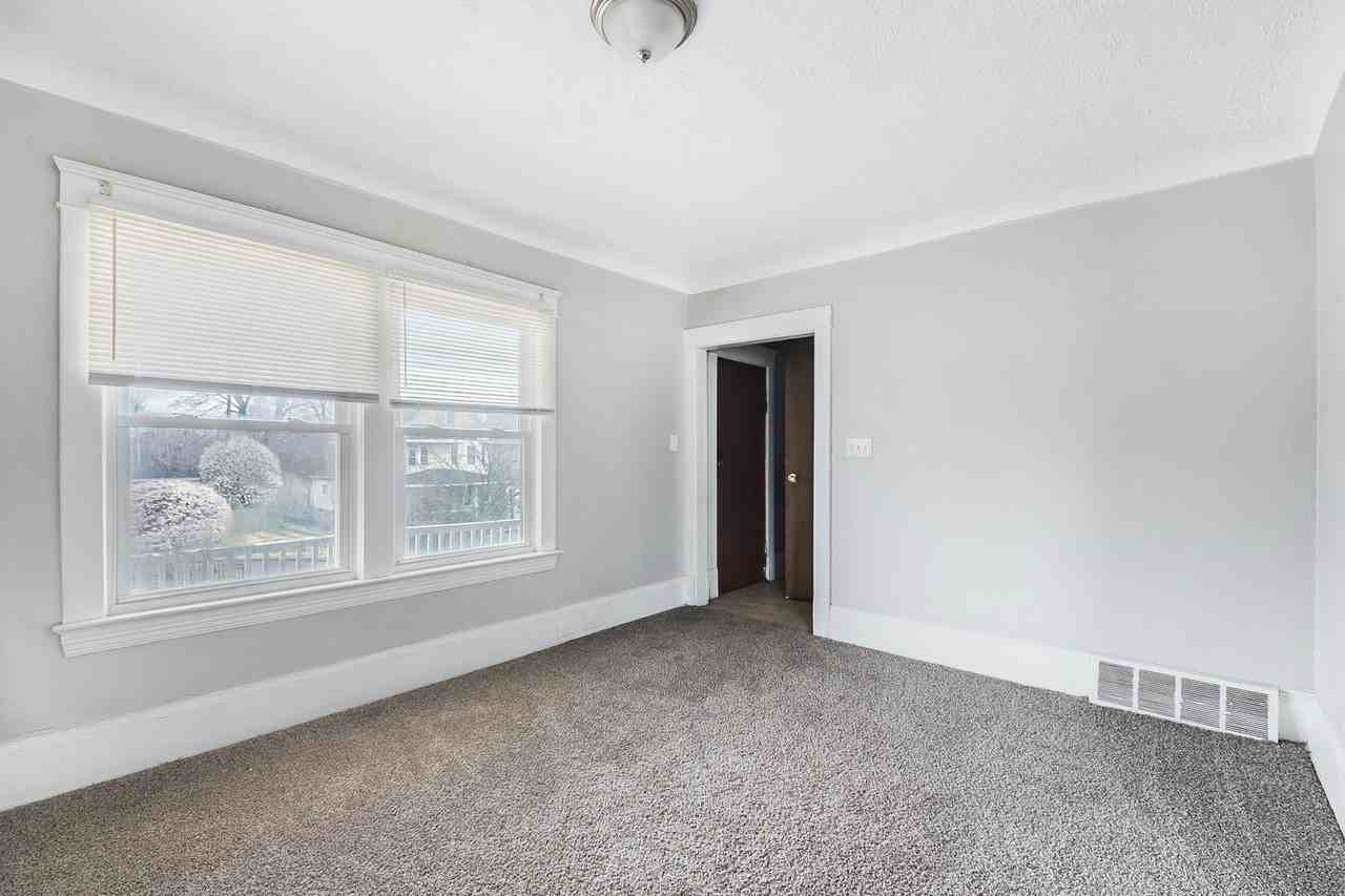 10516 Massie Avenue, Unit B - Photo 4 of 19