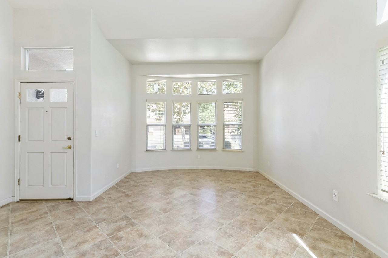 2932 Prado Lane - Photo 3 of 29