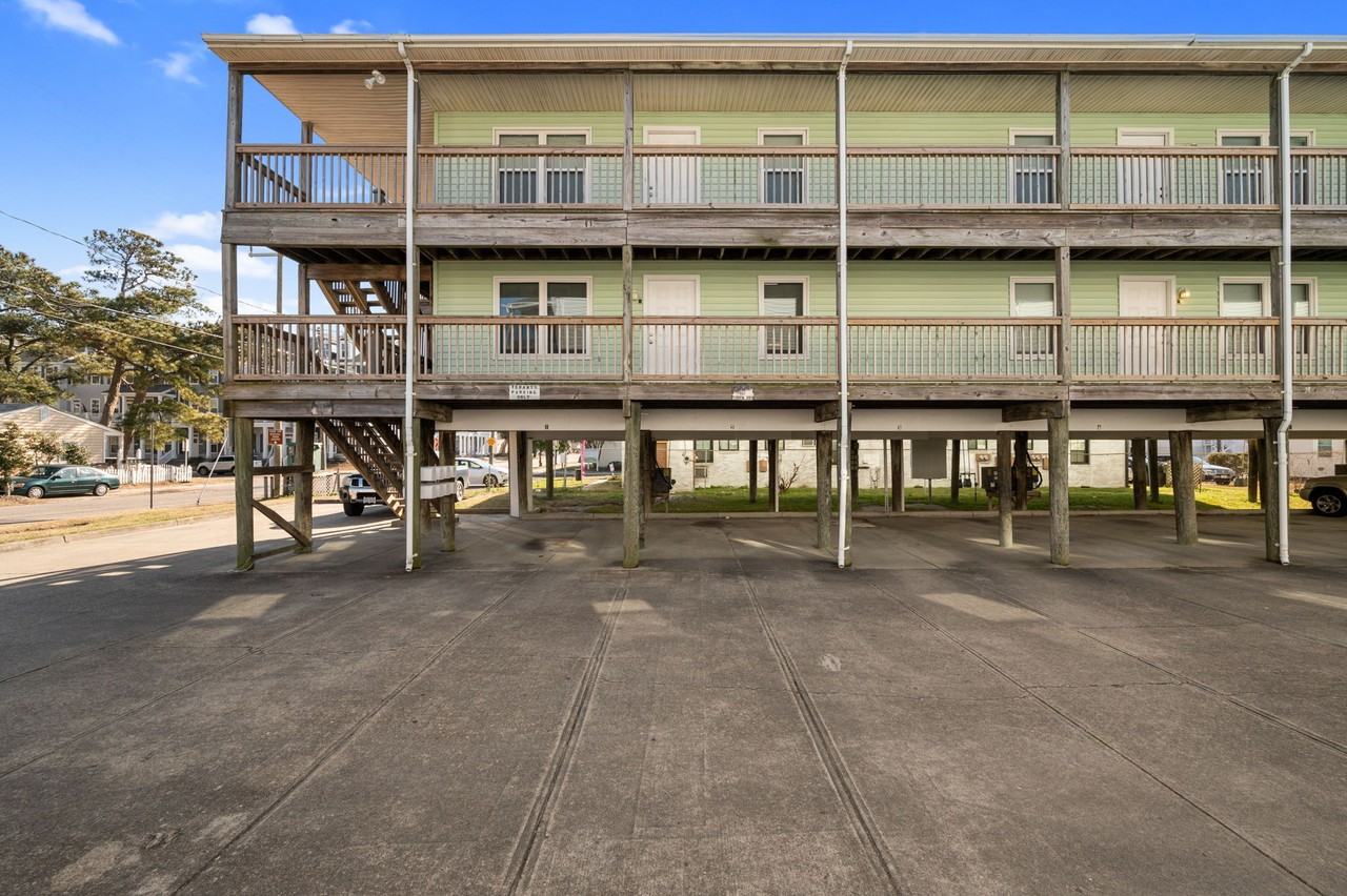 20th Bay Street Condos - Photo 3 of 38