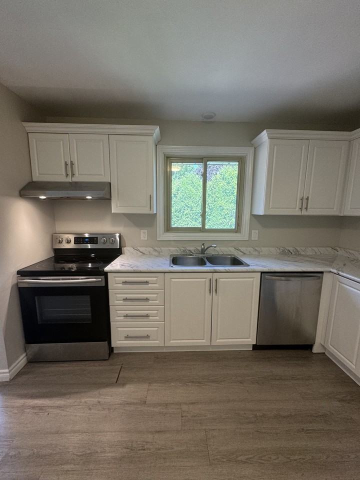 1528 Redwood Drive - Photo 3 of 33