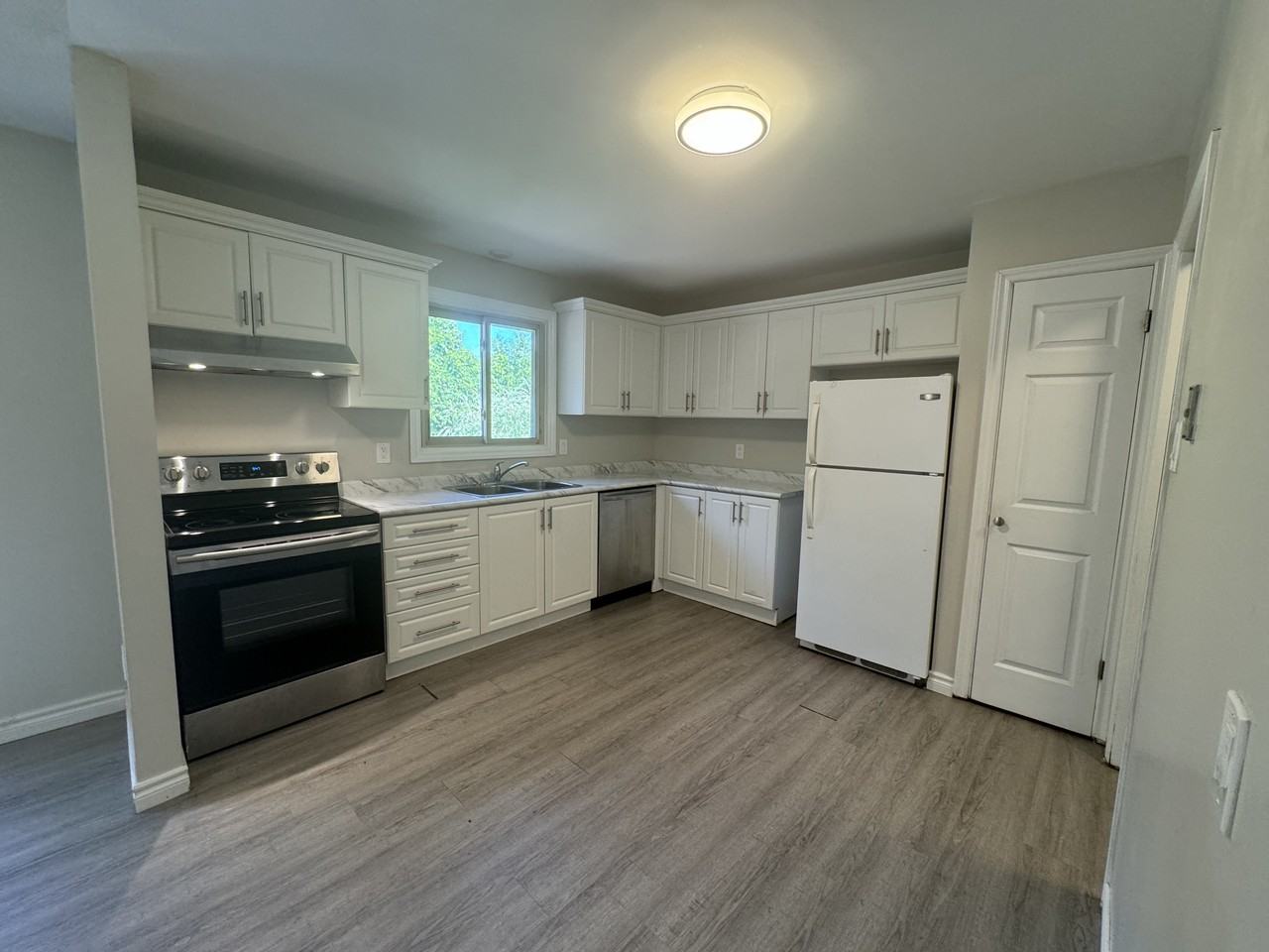 1528 Redwood Drive - Photo 6 of 33