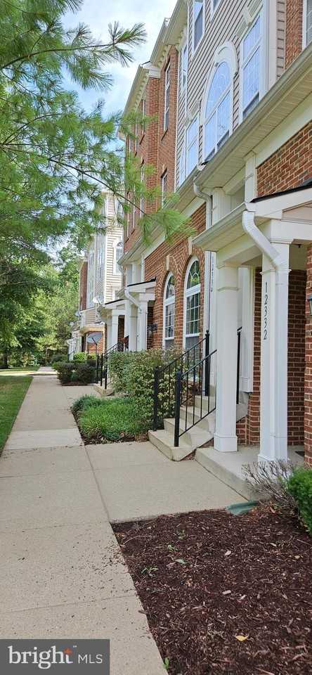 12332 Rollys Ridge Ave - Photo 2 of 32