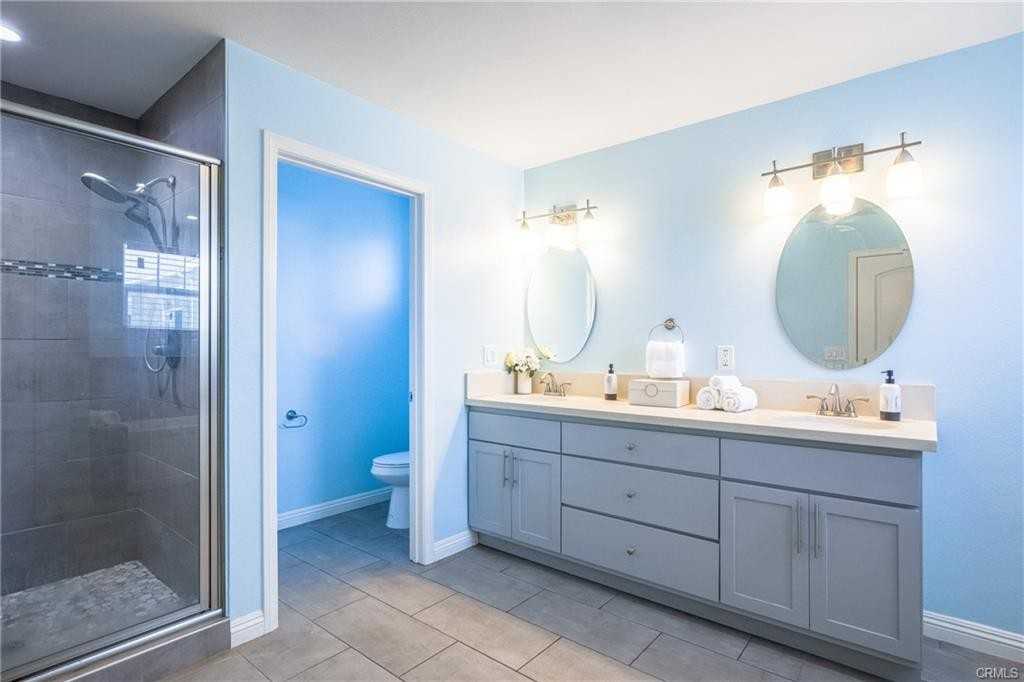 424 W 2nd St - Photo 3 of 8