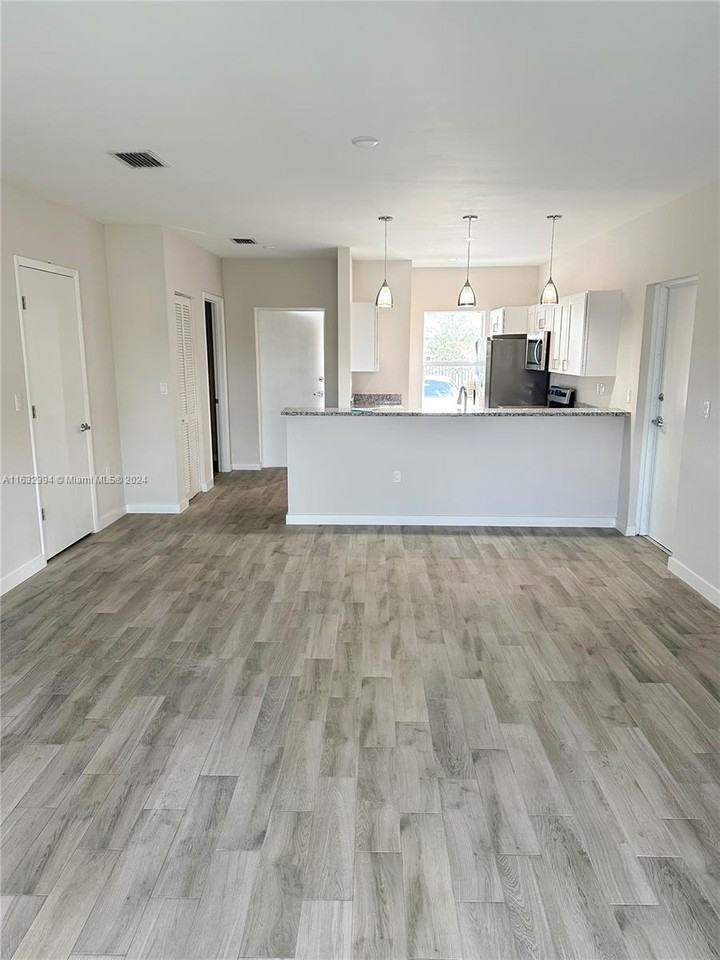 323 Foster Rd - Photo 2 of 8