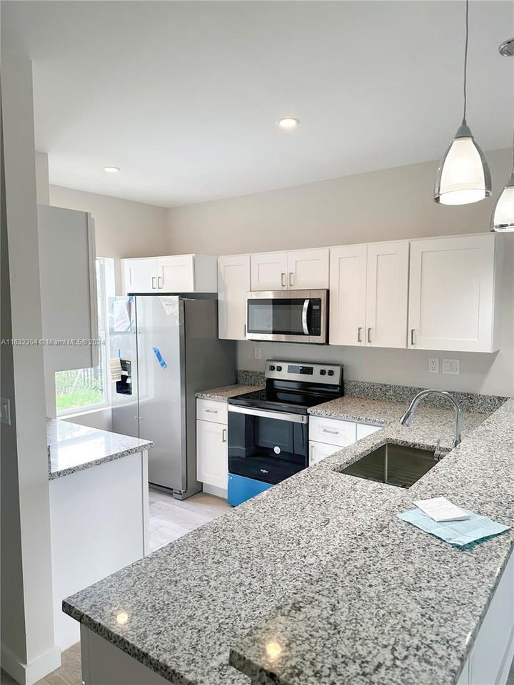 323 Foster Rd - Photo 3 of 8