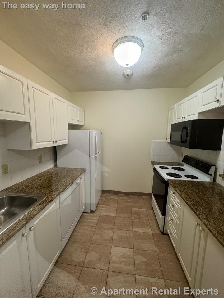 373 Highland Ave #320 - Photo 3 of 13