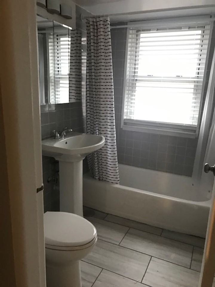 2420-30 W. 183rd Street - Photo 7 of 9