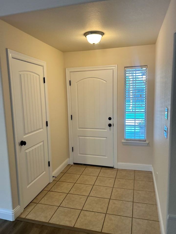 4920 N Thorne Ave - Photo 3 of 31