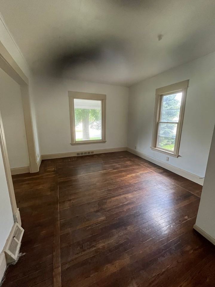 1407 2nd Ave North - Photo 2 of 6