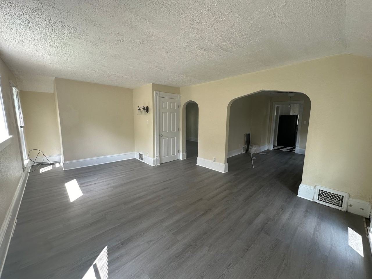 Webb St 614 - Photo 3 of 20