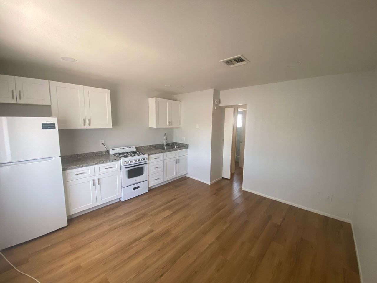 9201 N 12th St #B - Photo 3 of 10