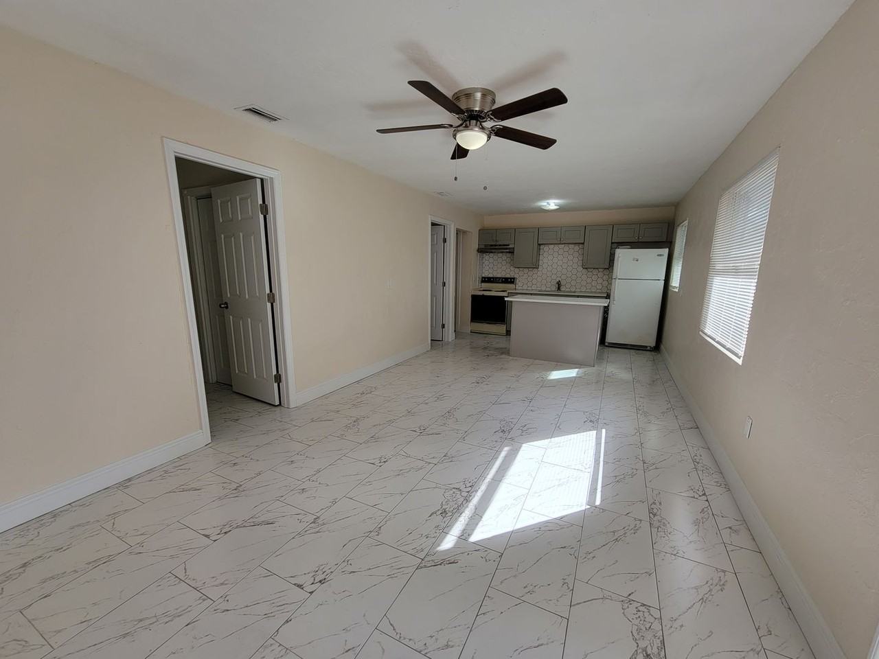 1723 35th St - Photo 4 of 19
