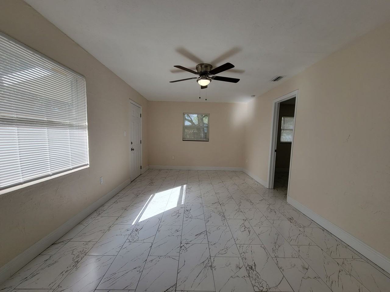 1723 35th St - Photo 5 of 19