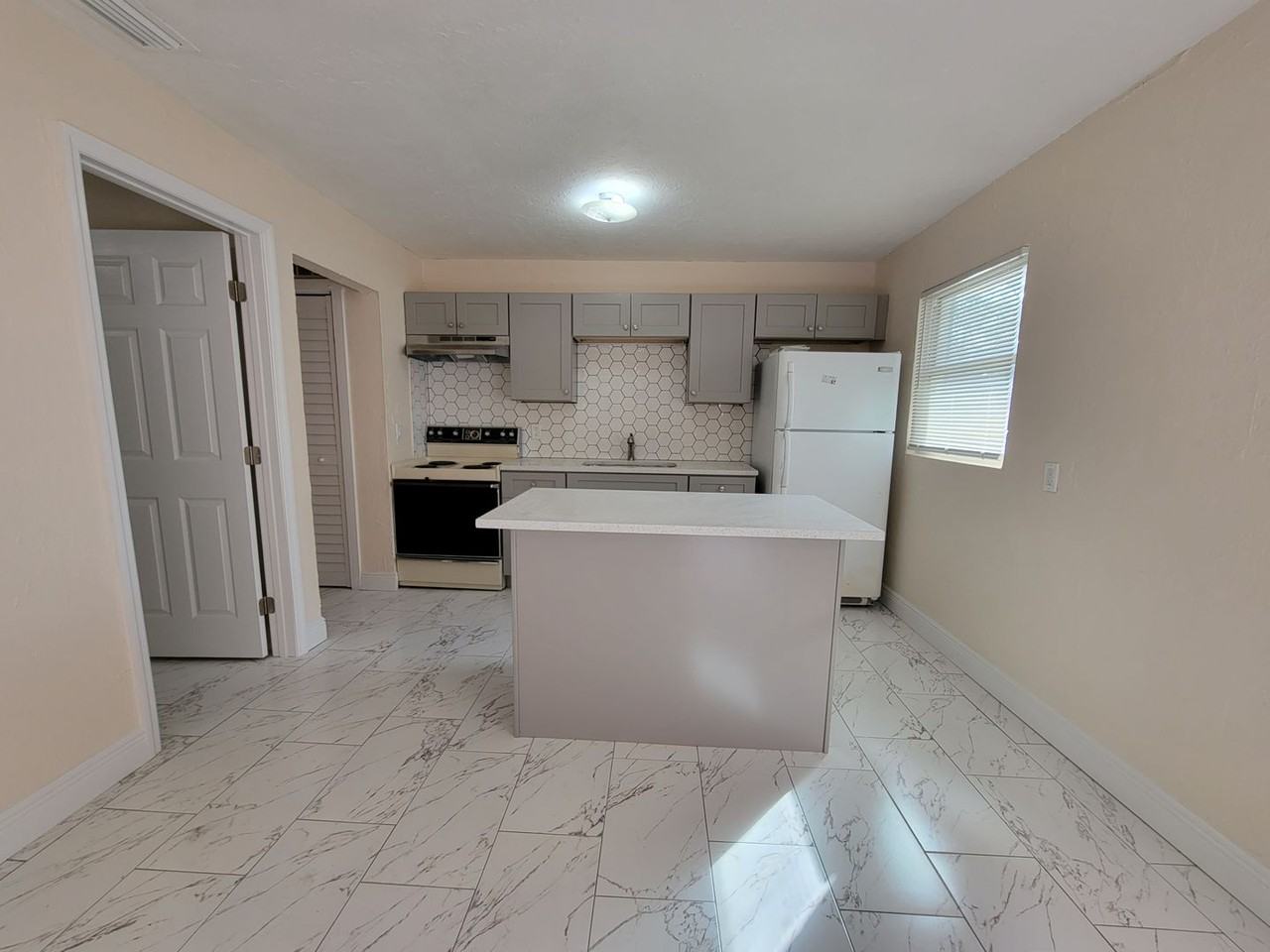 1723 35th St - Photo 6 of 19