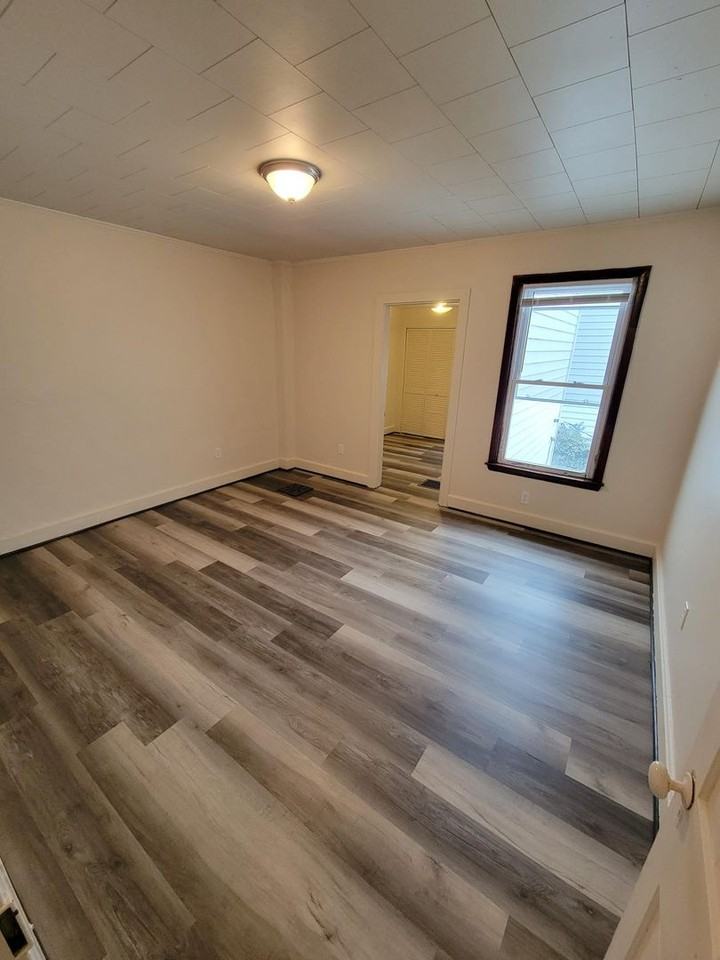 16-22 E. Lee Street - Photo 3 of 11