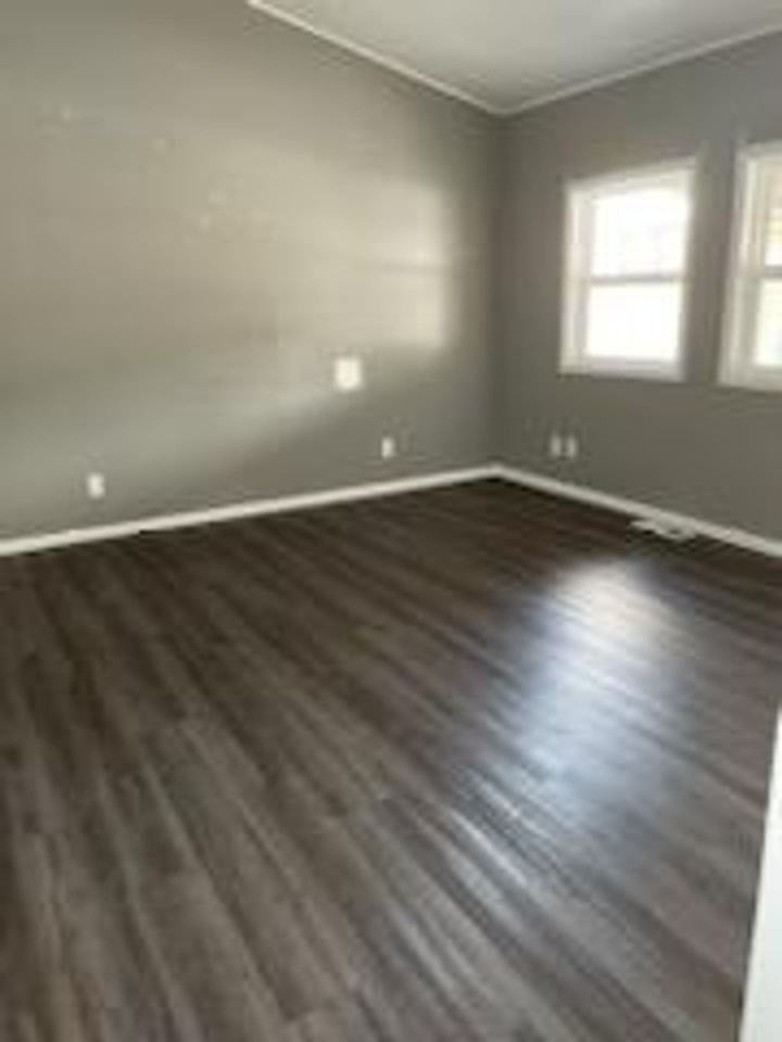 3 bedroom 1 bath duplex - Photo 2 of 17