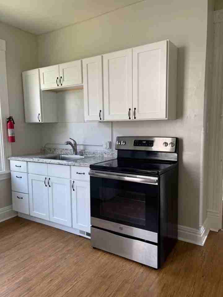 217 Locust St - (06137) - Photo 2 of 8