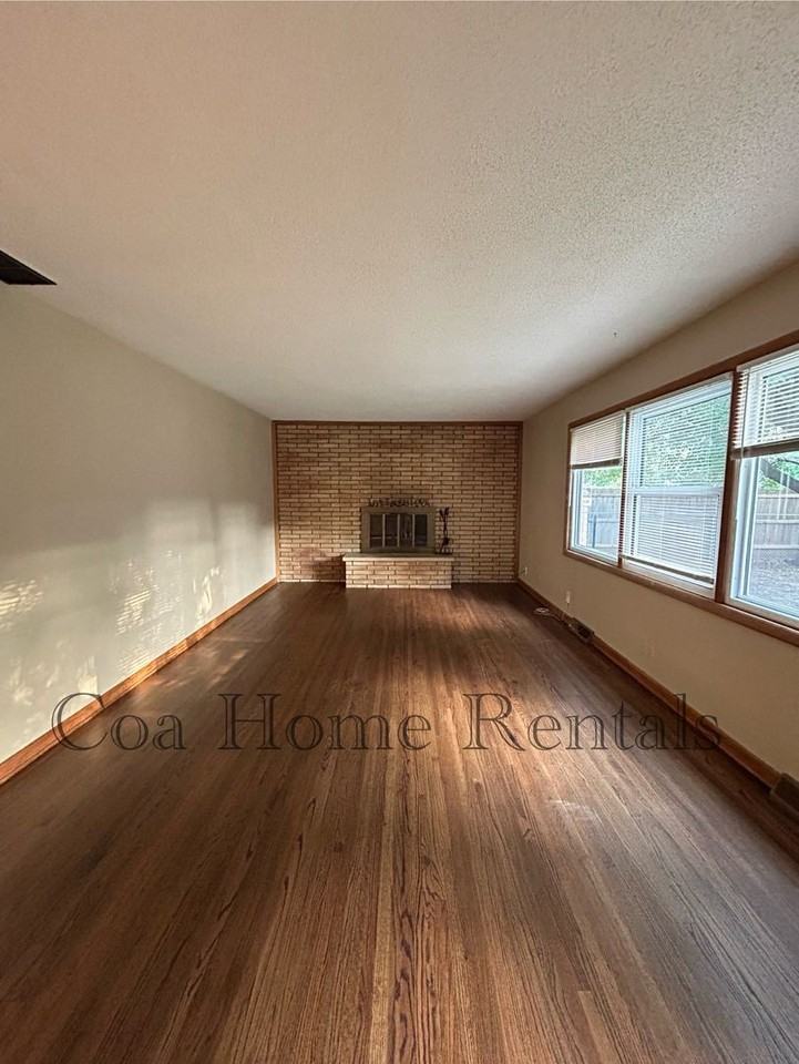 847 N Chipper Ln - Photo 2 of 16