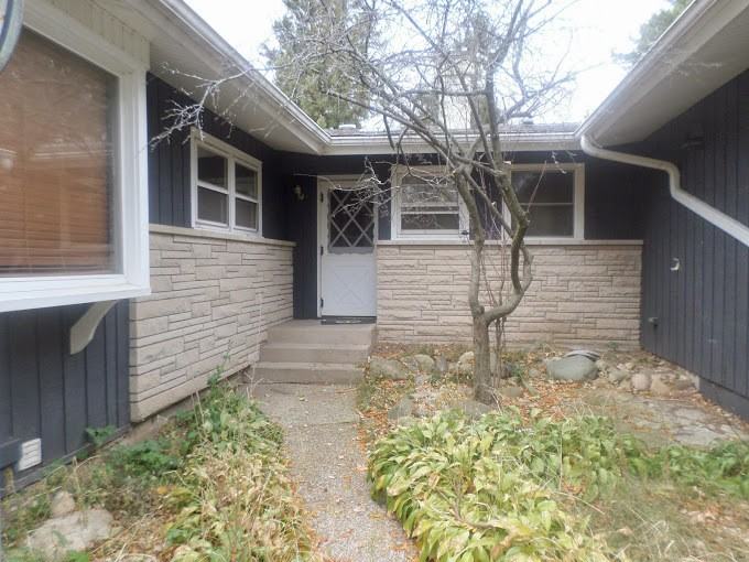 2910 Killarney Dr - Photo 2 of 17