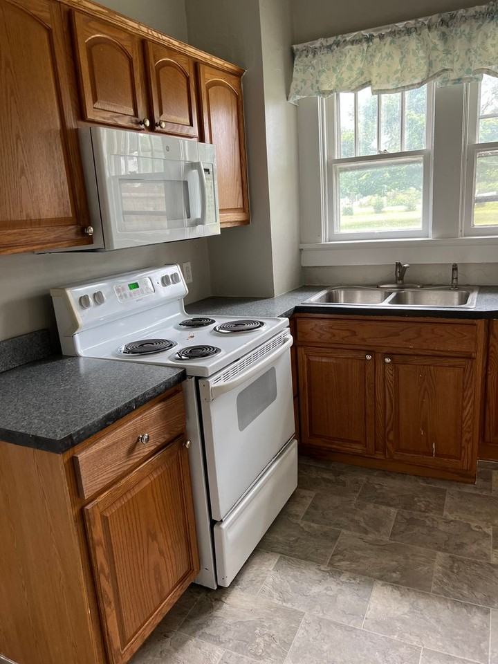 36 E Main St - Photo 4 of 16