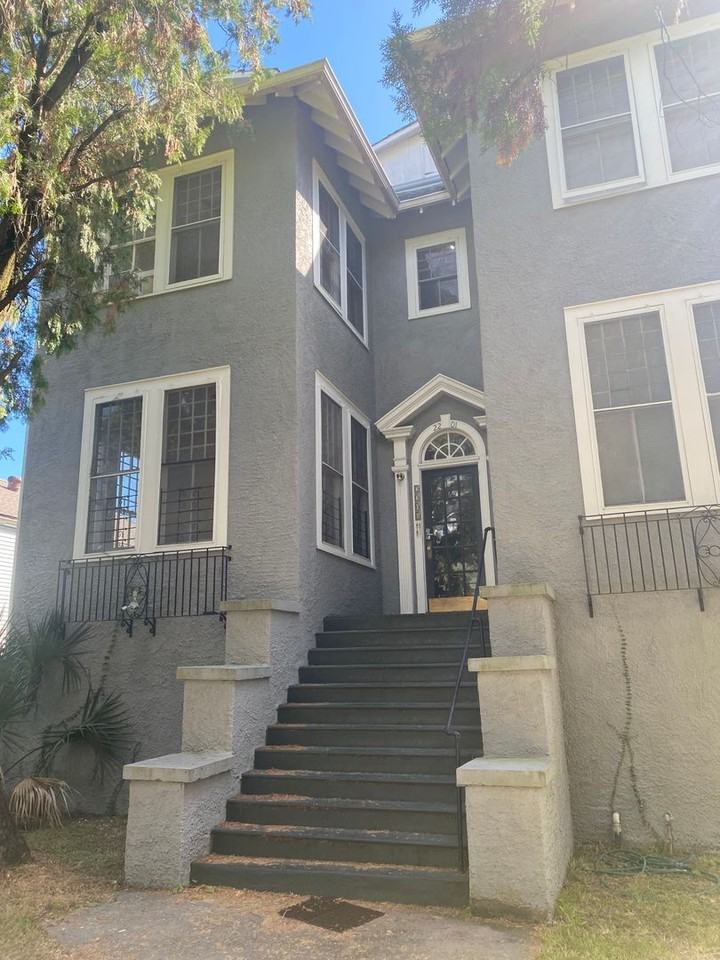 2201 Calhoun St #C - Photo 2 of 9