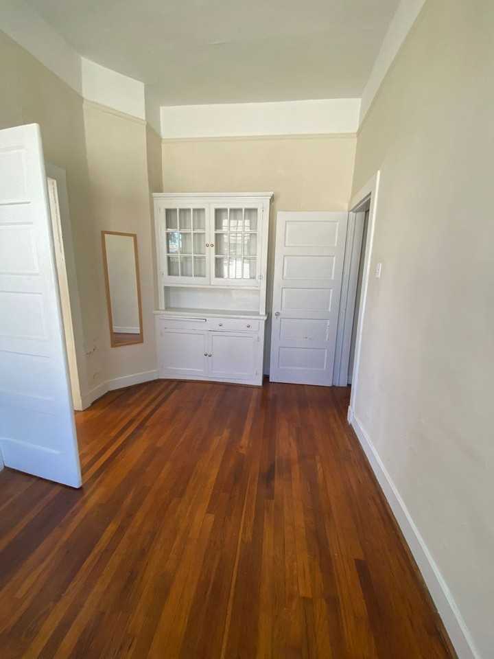 2201 Calhoun St #C - Photo 6 of 9