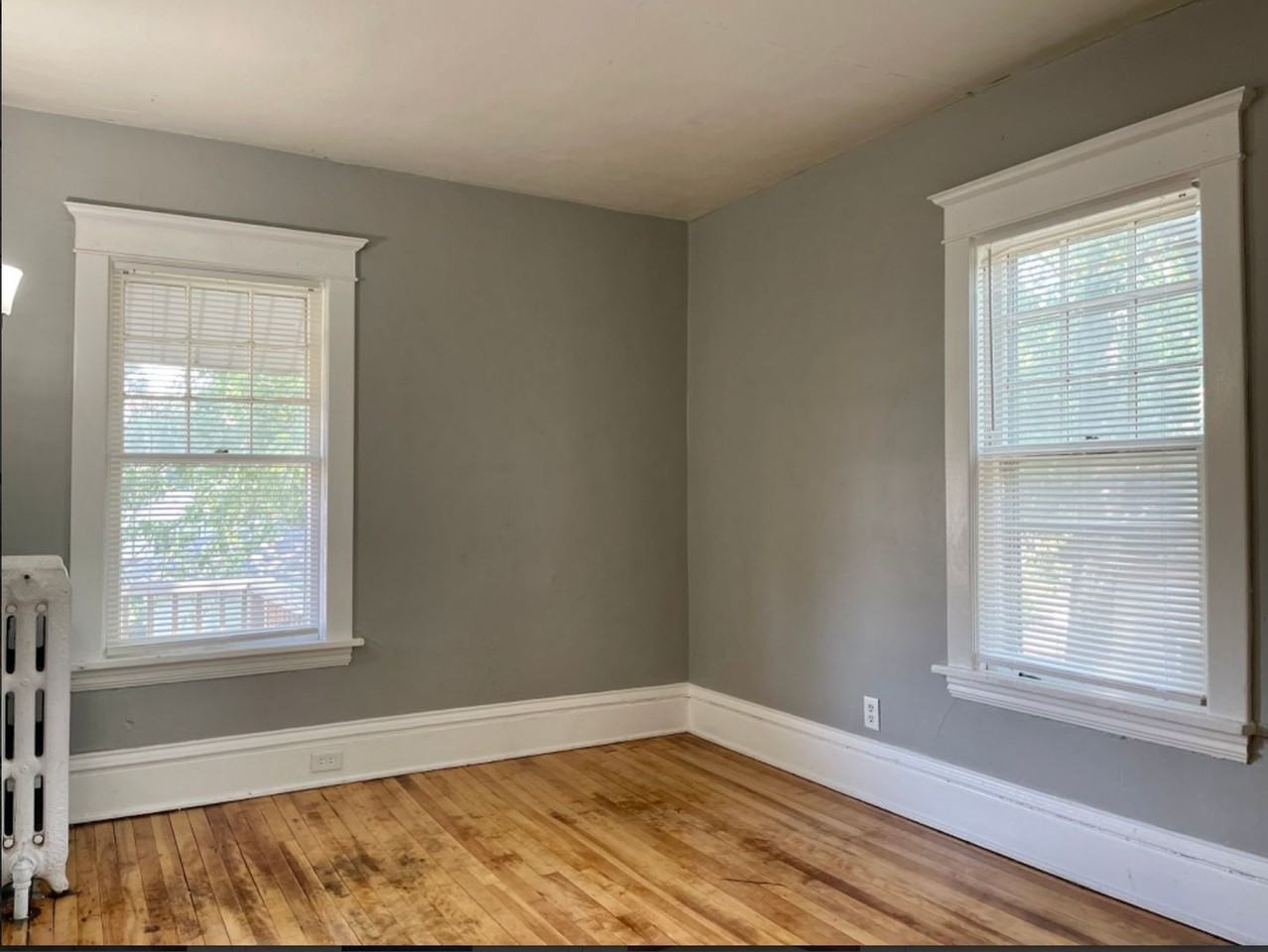 685 Magnolia Ave E - Photo 2 of 5