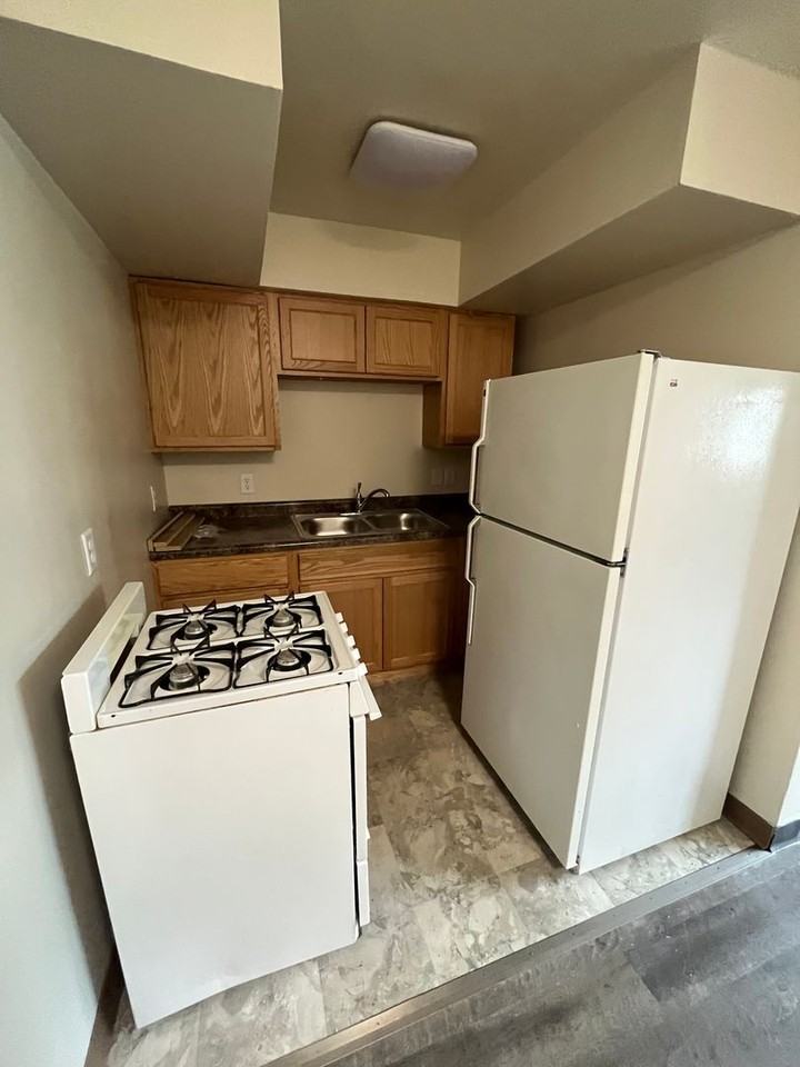 Monza Apartments - Photo 3 of 5