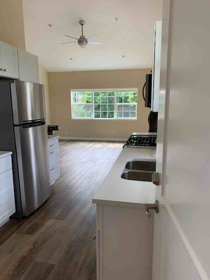 111 W Elm St #A - Photo 2 of 18