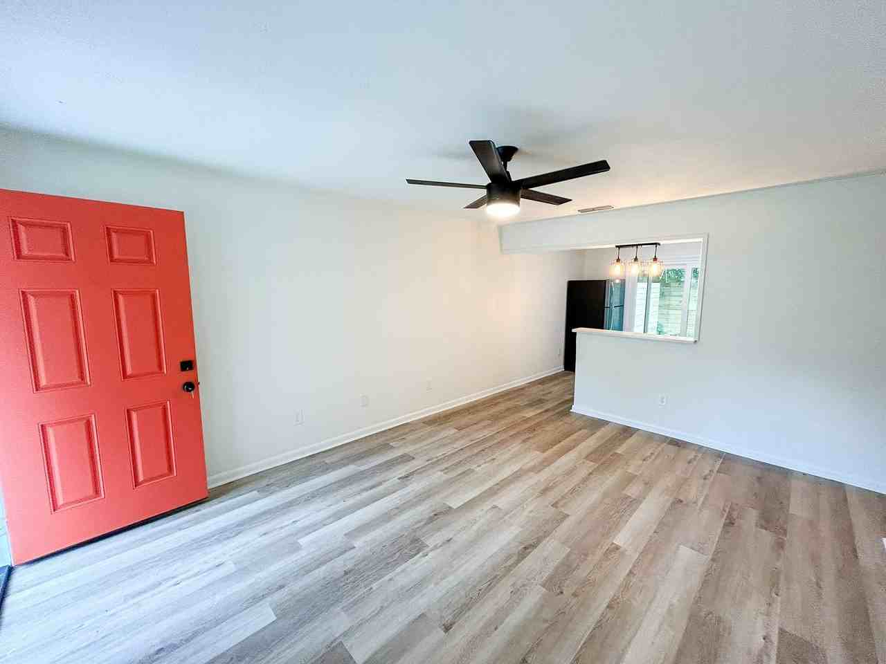 414 Se 8th St - Photo 2 of 15