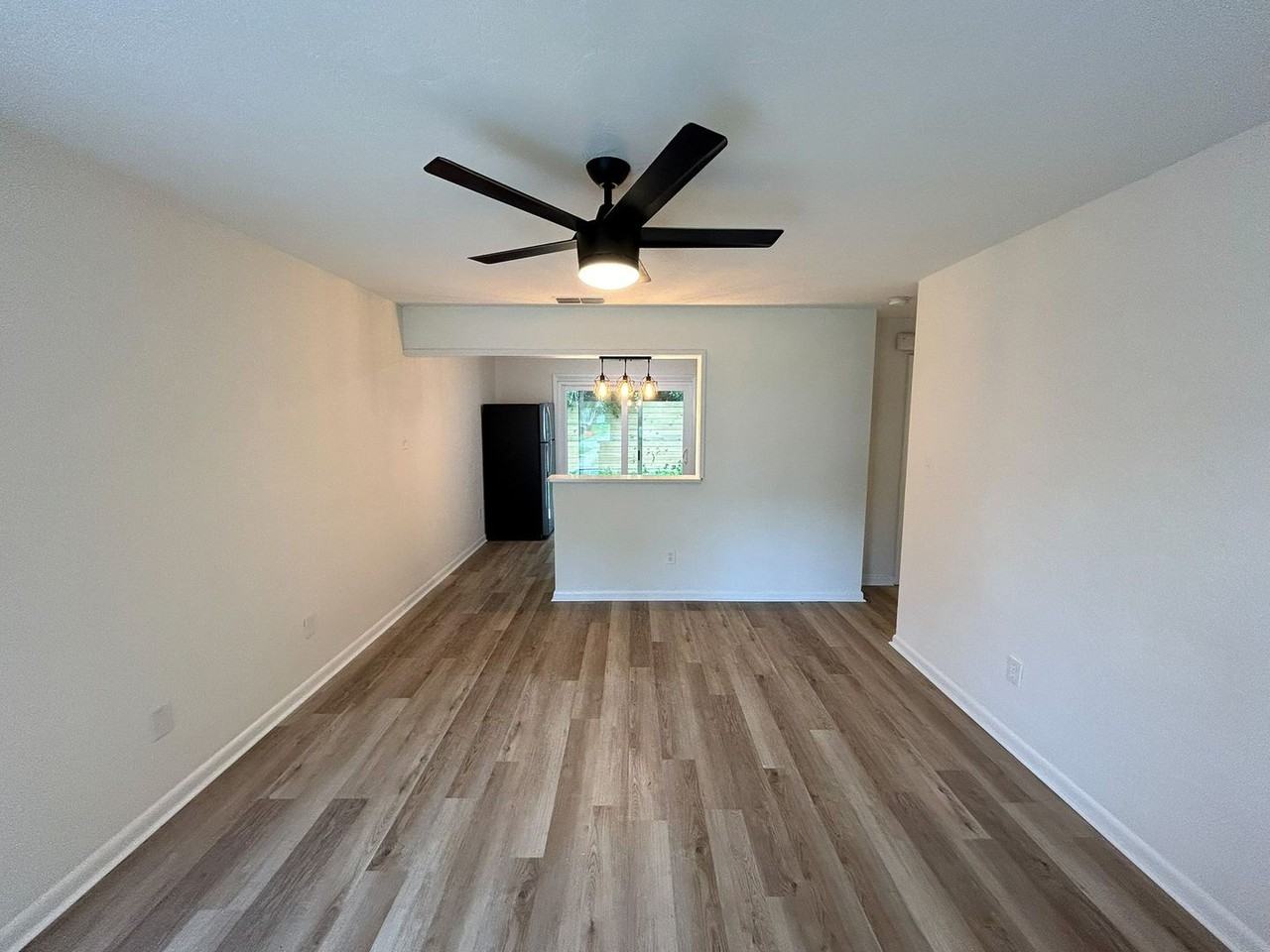 414 Se 8th St - Photo 3 of 15