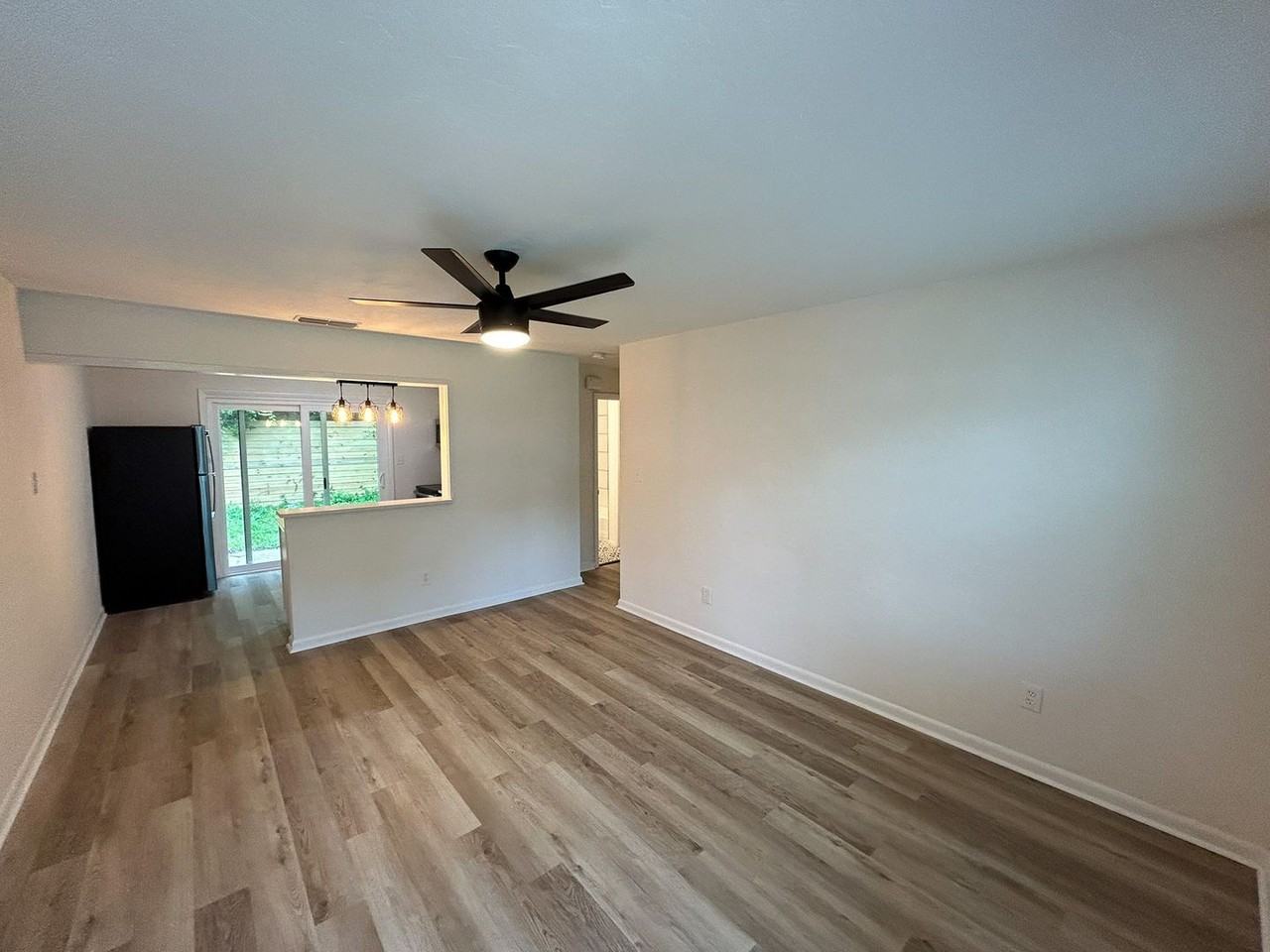 414 Se 8th St - Photo 4 of 15