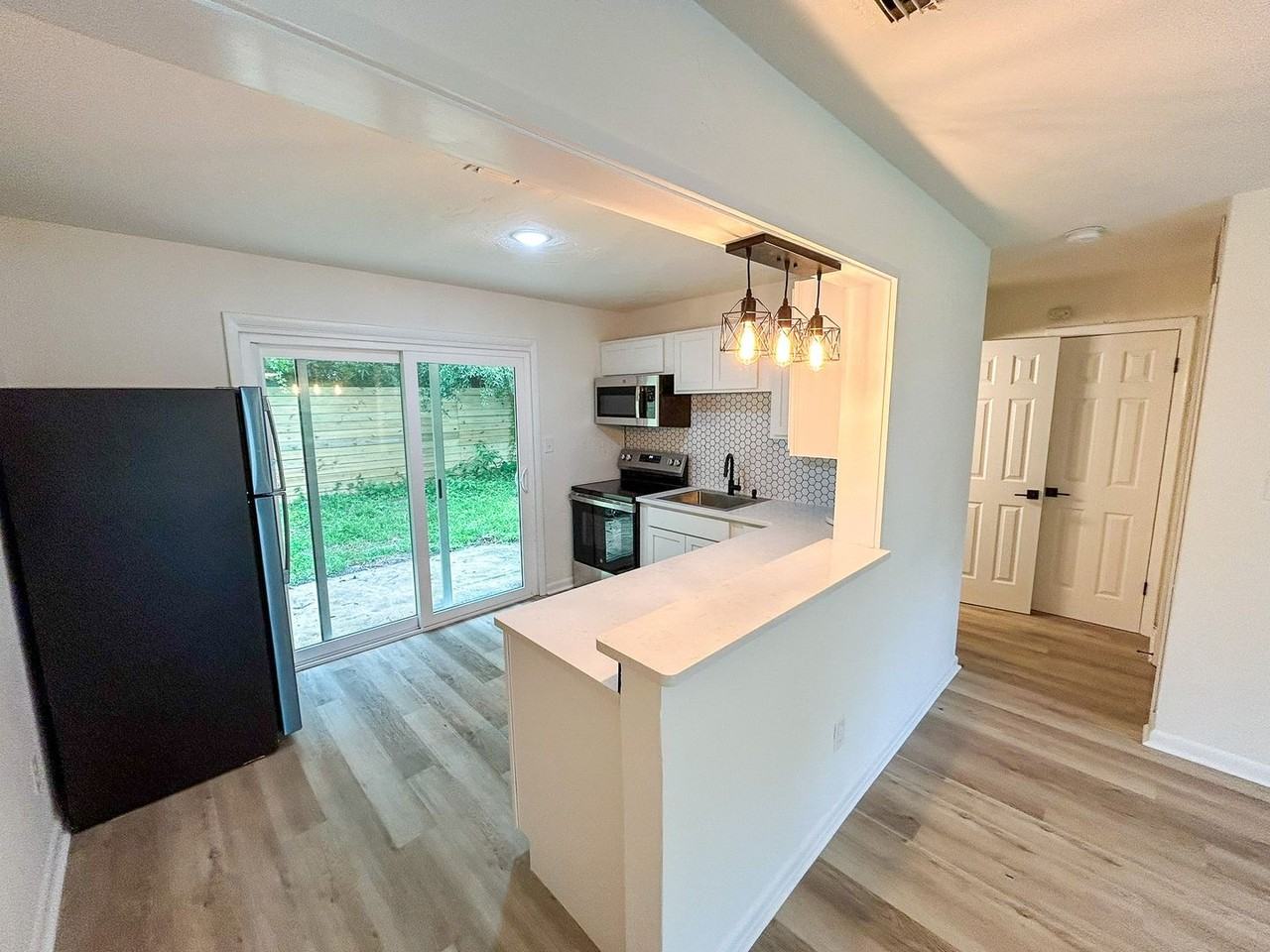 414 Se 8th St - Photo 5 of 15