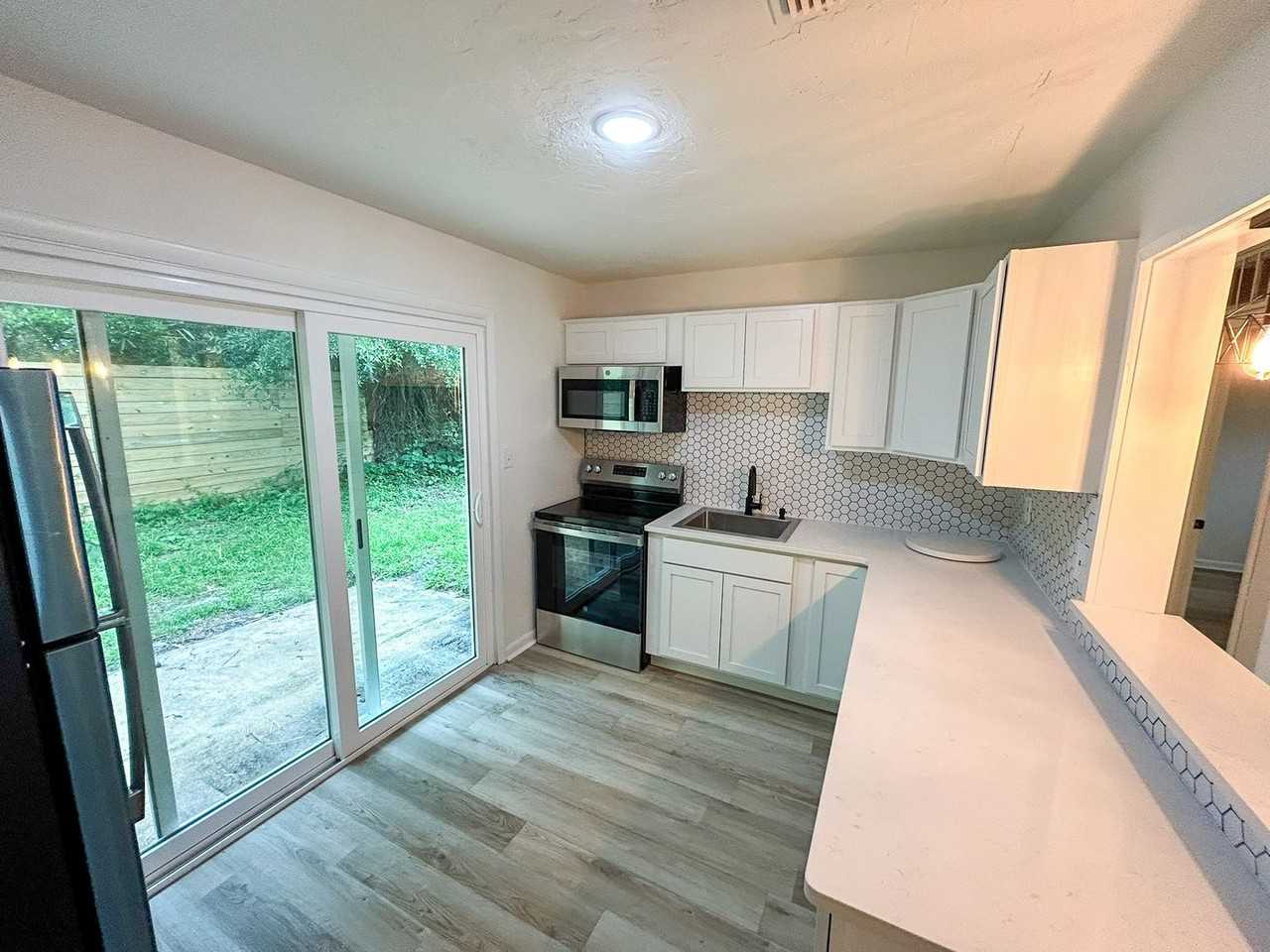 414 Se 8th St - Photo 6 of 15