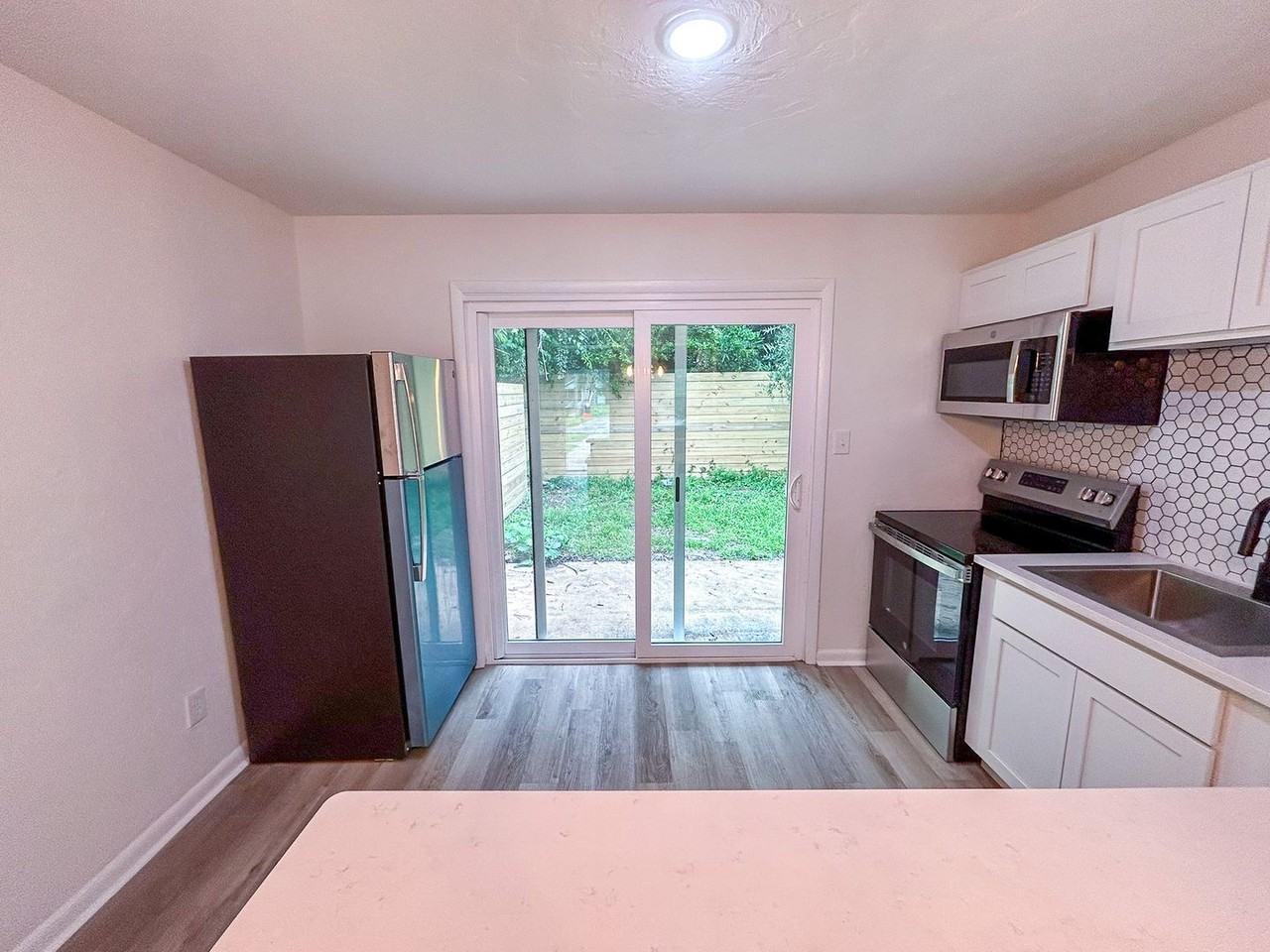 414 Se 8th St - Photo 7 of 15