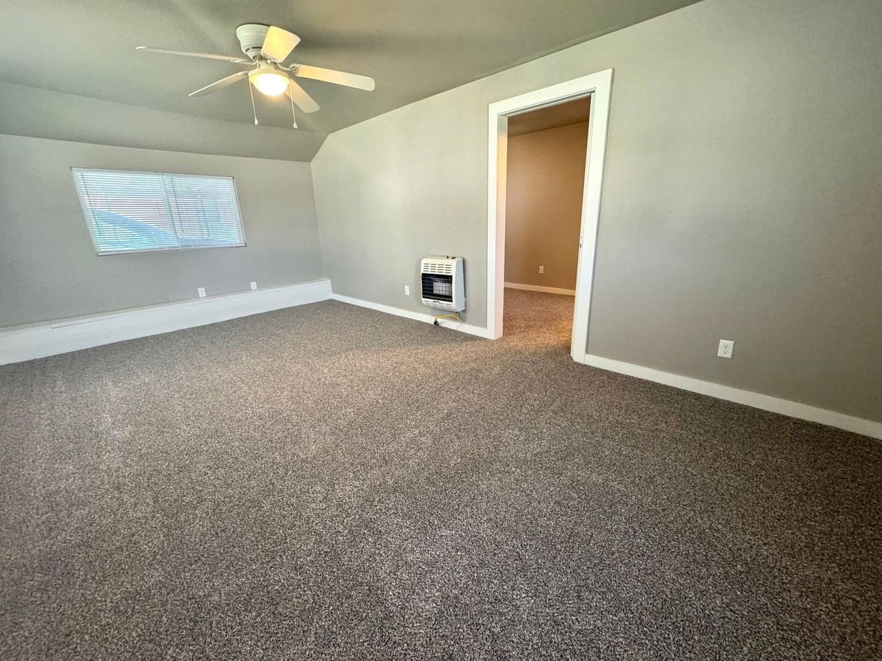 314 N Division St - Photo 2 of 10