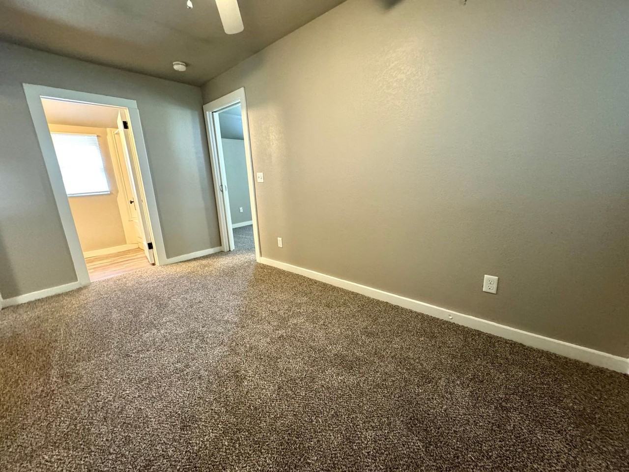 314 N Division St - Photo 6 of 10