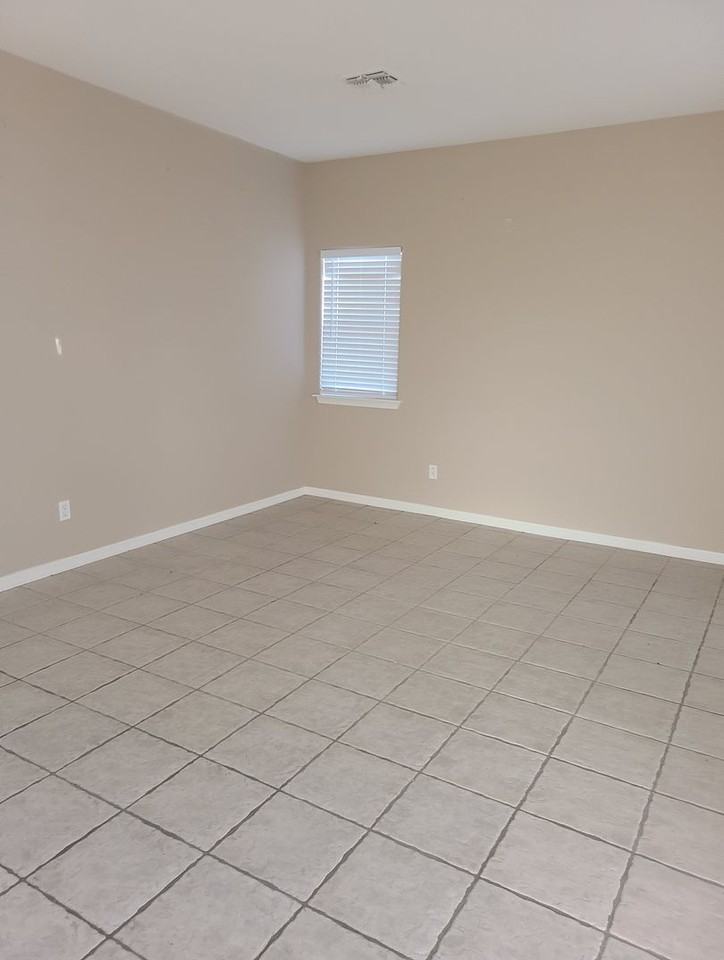 7323 North 82nd Avenue - Photo 6 of 17