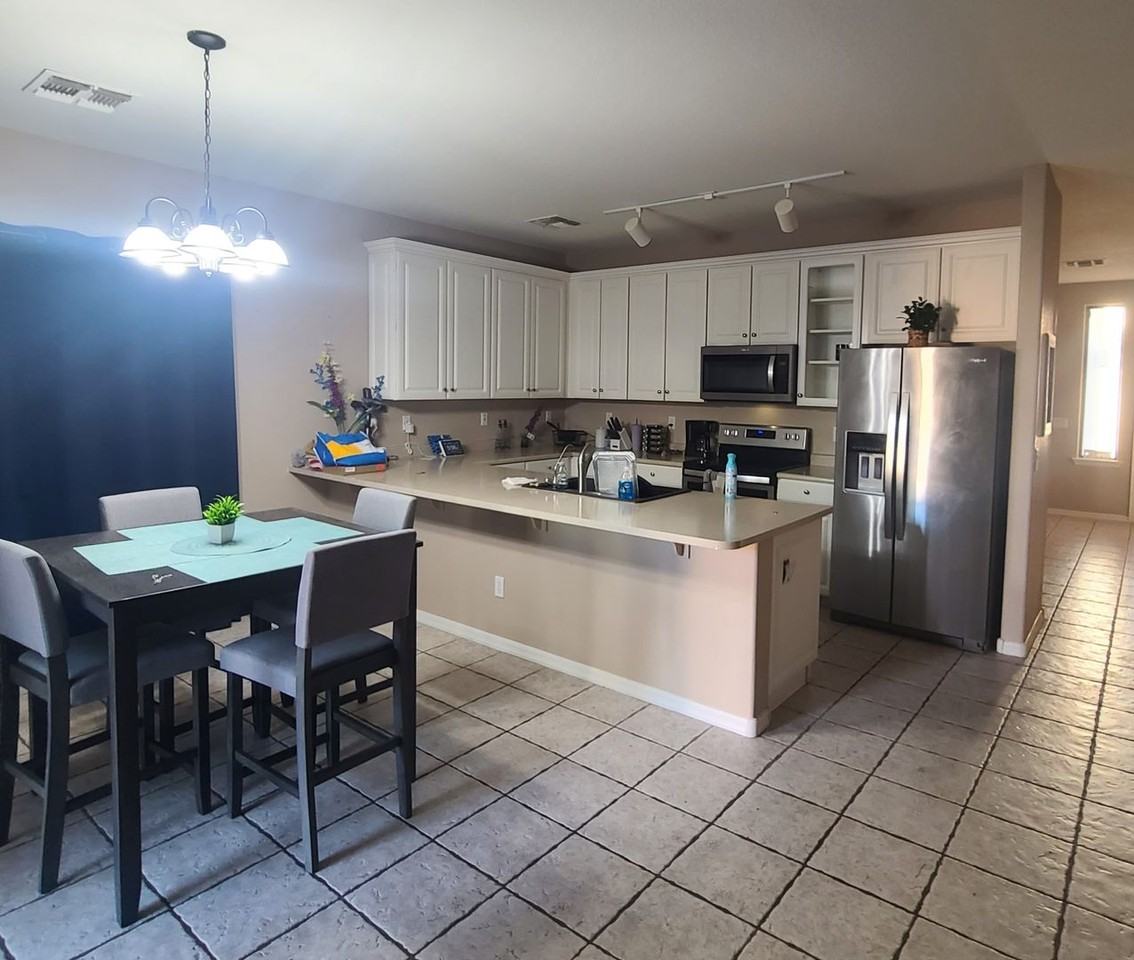 7323 North 82nd Avenue - Photo 7 of 17