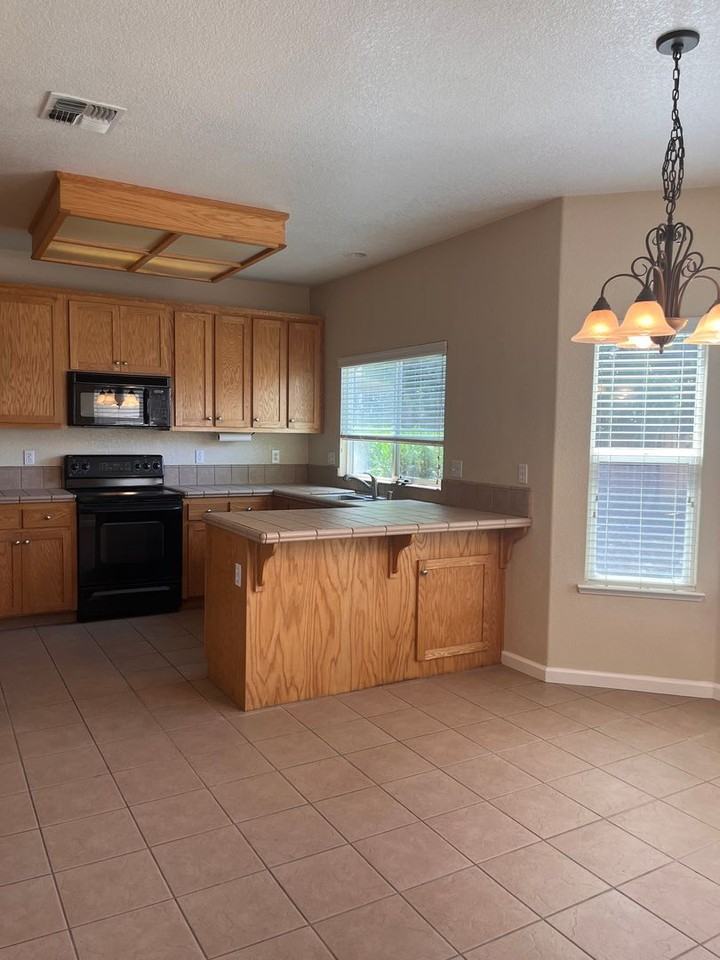 1825 San Gabriel Dr - Photo 3 of 14